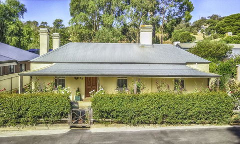 Captain Rodda's Cottage - Tweed Heads Accommodation 0