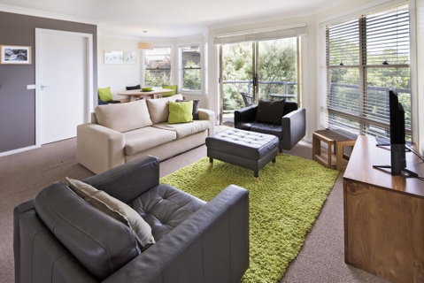 Caribou 3 - Modern & Spacious With Views Over Lake Jindabyne - Tweed Heads Accommodation 0