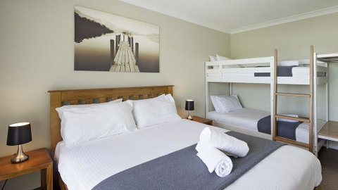 Caribou 3 - Modern & Spacious With Views Over Lake Jindabyne - Tweed Heads Accommodation 3