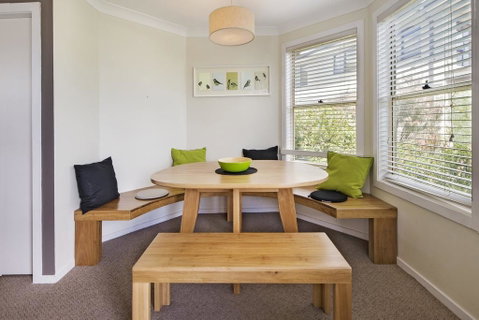 Caribou 3 - Modern & Spacious With Views Over Lake Jindabyne - Tweed Heads Accommodation 1
