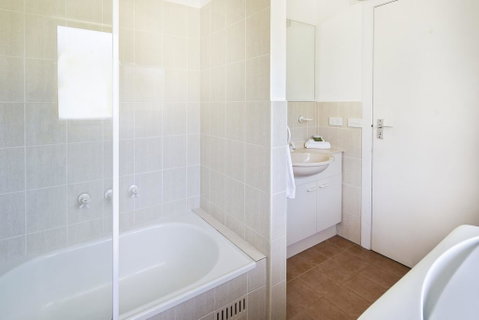 Caribou 3 - Modern & Spacious With Views Over Lake Jindabyne - Tweed Heads Accommodation 2
