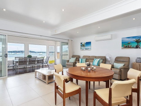 Casa Martins', 219 Foreshore Drive - Absolute Waterfront House - Tweed Heads Accommodation 2