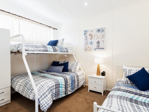 Casa Martins', 219 Foreshore Drive - Absolute Waterfront House - Tweed Heads Accommodation 3