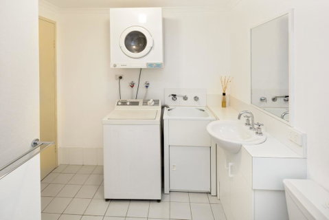 Cascades 3 Well Appointed And Central Location - Tweed Heads Accommodation 1