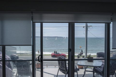 Casey's Beach Retreat - Tweed Heads Accommodation 2