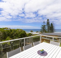 Casual Hamptons living Sunshine Beach - Tweed Heads Accommodation