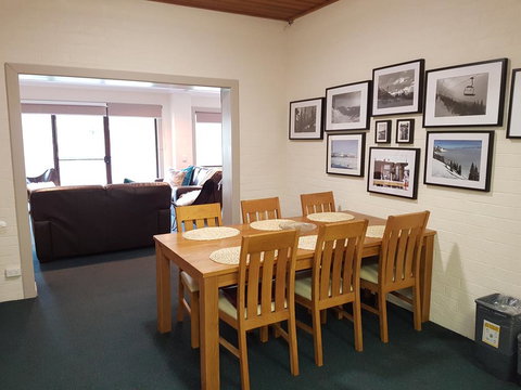 Cedarwood Apartments - Tweed Heads Accommodation 0