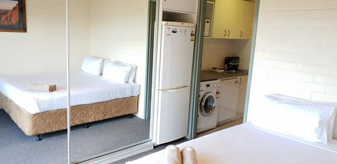 Cedarwood Apartments - Tweed Heads Accommodation 3