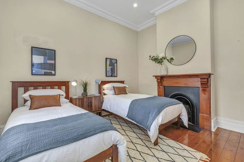 Character Home - Easy Tram To City - Tweed Heads Accommodation 1