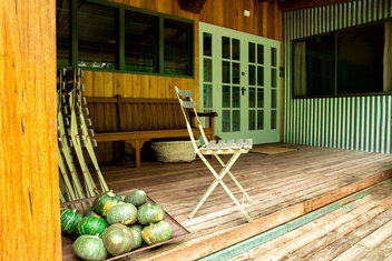 Chevys Rest with Tweed Heads Accommodation