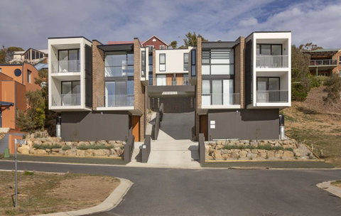Chilam 'C' - Amazing Views With Modern Style - Tweed Heads Accommodation 0