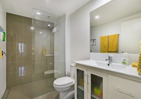 City Getaway Modern Bowen Hills 1 Bedroom With Free WIFI And Parking - Tweed Heads Accommodation 3