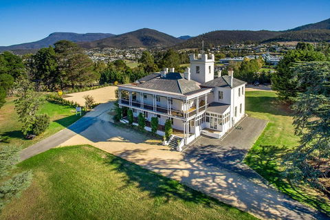 Claremont House - Tweed Heads Accommodation 0