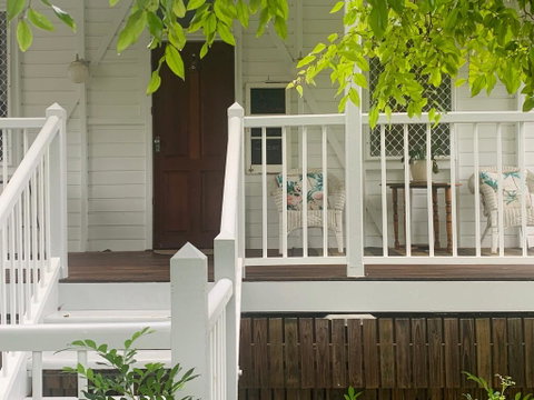 Classic Q'slander, Huge Deck, Pool, Cowboy Stadium - Tweed Heads Accommodation 1
