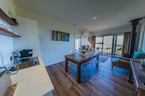 Coastal Lodge - Tweed Heads Accommodation 3