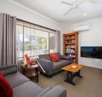 Comfortable Queen sized room near Tuggerah Lake