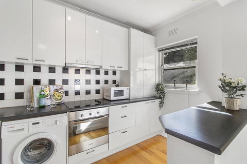 Comfy One-bedroom Unit Between City And Airport - Tweed Heads Accommodation 1