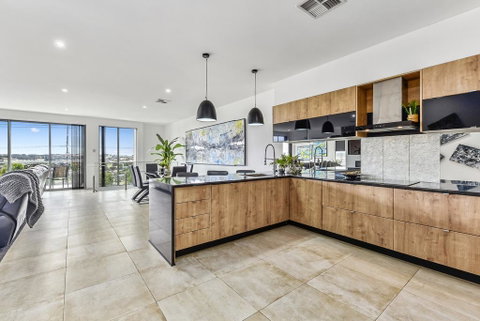 CONROE EXECUTIVE TOWNHOUSE - MODERN & STYLISH - Tweed Heads Accommodation 1