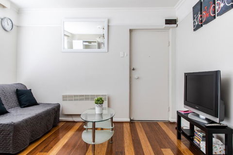 Contemporary Light Filled Boutique 2B Chapel St Apt + Parking - Tweed Heads Accommodation 3