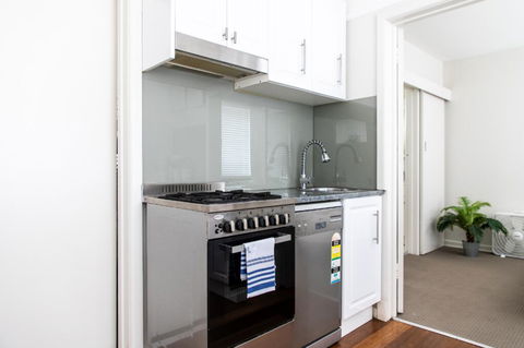 Contemporary Light Filled Boutique 2B Chapel St Apt + Parking - Tweed Heads Accommodation 2