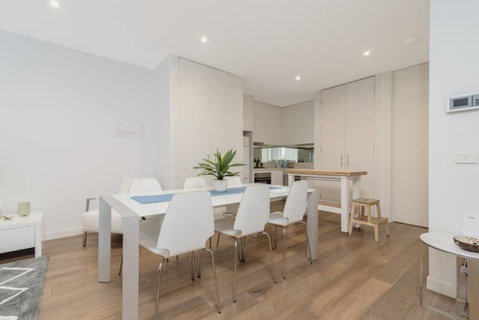 Convenience And Luxury In Carnegie - Tweed Heads Accommodation 1