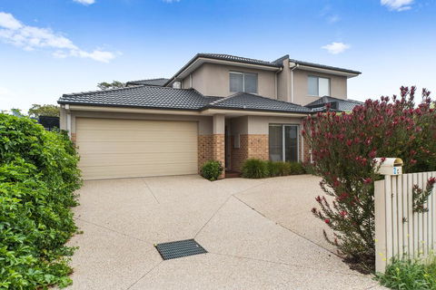 Cootamundra - Tweed Heads Accommodation 2