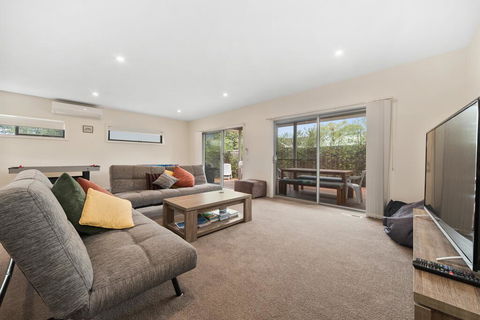 Cootamundra - Tweed Heads Accommodation 0