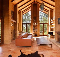 Corymbia Cottage - unique quirky private a guest favourite - Tweed Heads Accommodation