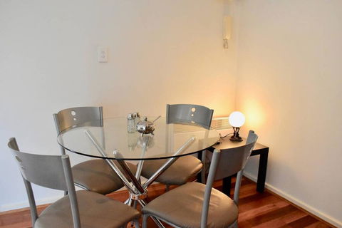 Cosy 1 Bedroom Apartment In Trendy Northcote - Tweed Heads Accommodation 3