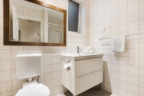 Cosy Modern Apartment With Leafy Courtyard - Tweed Heads Accommodation 1