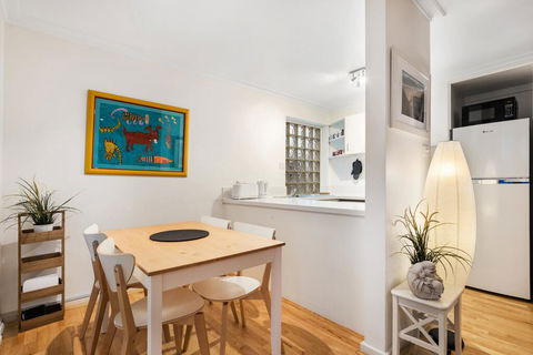 Cosy Modern Apartment With Leafy Courtyard - Tweed Heads Accommodation 3