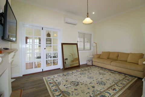 Crescent Haven, 2A View Street, - Tweed Heads Accommodation 0