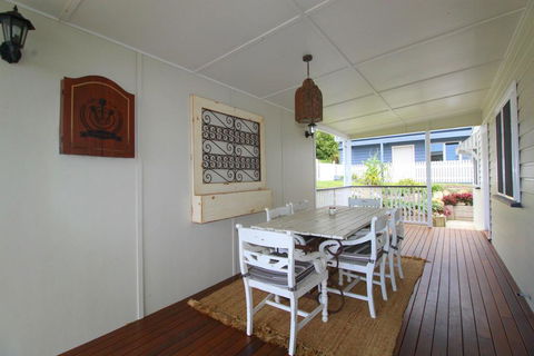 Crescent Haven, 2A View Street, - Tweed Heads Accommodation 1