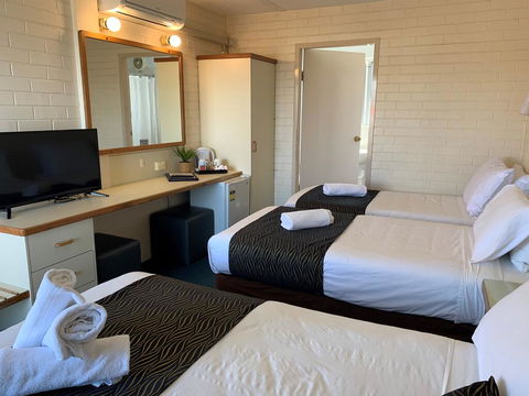 Crest Motor Inn - Tweed Heads Accommodation 3