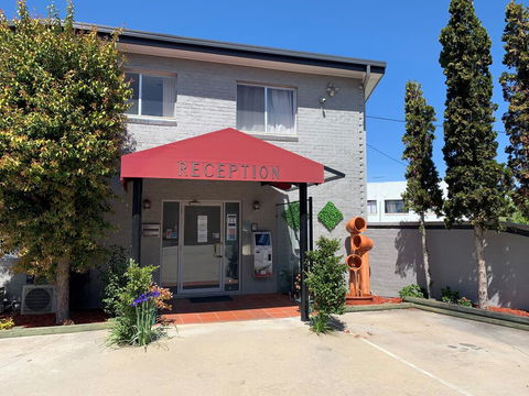 Crest Motor Inn - Tweed Heads Accommodation 0