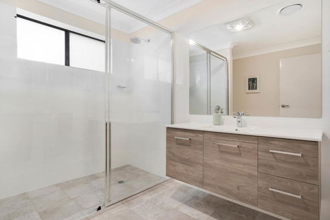 Crooked Lane Apartment - Tweed Heads Accommodation 3