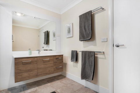 Crooked Lane Apartment - Tweed Heads Accommodation 2