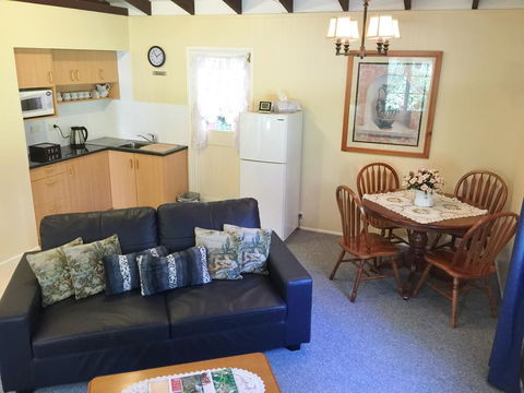 Curtis Cottage - Tweed Heads Accommodation 3