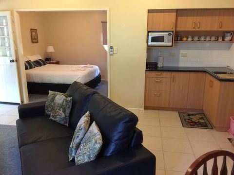Curtis Cottage - Tweed Heads Accommodation 2
