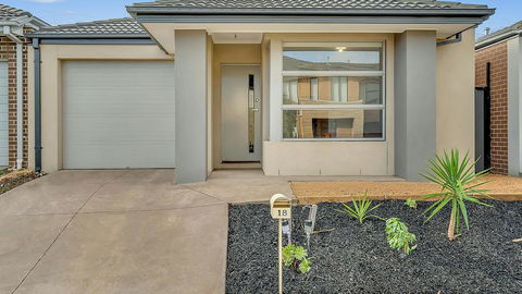 Daisy Villa - Close To Mel Airport & Hume Highway -Comfort - Tweed Heads Accommodation 0