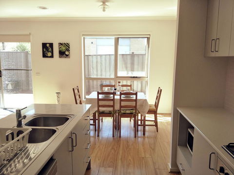 Daisy Villa - Close To Mel Airport & Hume Highway -Comfort - Tweed Heads Accommodation 3