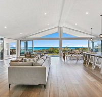 Dayz Dreamin - pool gas fireplace and beachfront - Tweed Heads Accommodation