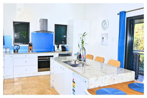 De Zen - Aussie World Holiday Group Venue - Tweed Heads Accommodation 3