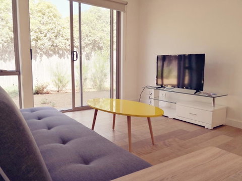 Delicate And Peaceful Bundoora Townhouse 20-R4 - Tweed Heads Accommodation 0