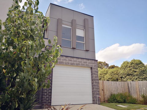Delicate And Peaceful Bundoora Townhouse 7-R4 - Tweed Heads Accommodation 0