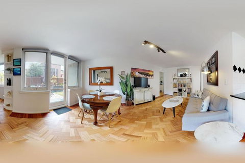 Delightful Ground Floor Apartment With Private Courtyard Few Minutes To St Kilda Beach - Tweed Heads Accommodation 1