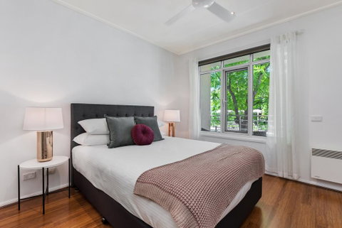 Deluxe Unit With Pool, Parking And Gym Near Beaches - Tweed Heads Accommodation 1