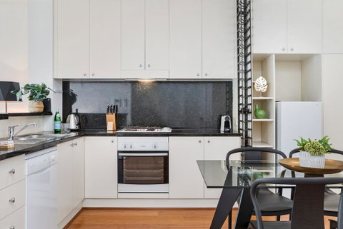 Deluxe Unit With Pool, Parking And Gym Near Beaches - Tweed Heads Accommodation 2