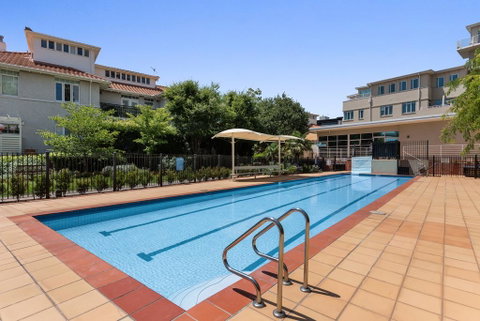 Deluxe Unit With Pool, Parking And Gym Near Beaches - Tweed Heads Accommodation 3