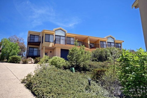 Dromaius 5 - Great Views Of The Snowy Mountains - Tweed Heads Accommodation 0
